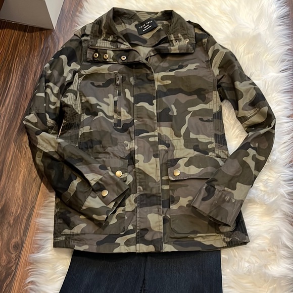 CAMO UTILIITY ZIP JACKET!  LIGHTWEIGHT/WITH WAIST CINCH! - Picture 3 of 12